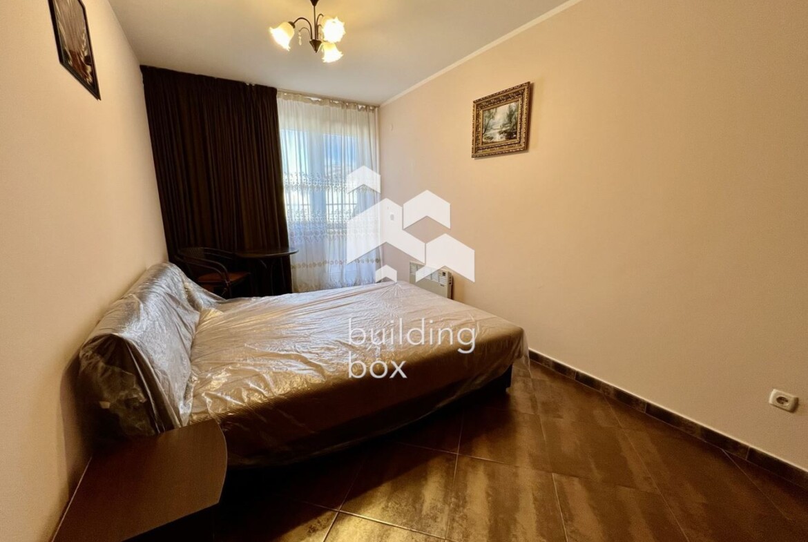 Тристаен апартамент в идеален Център - 0