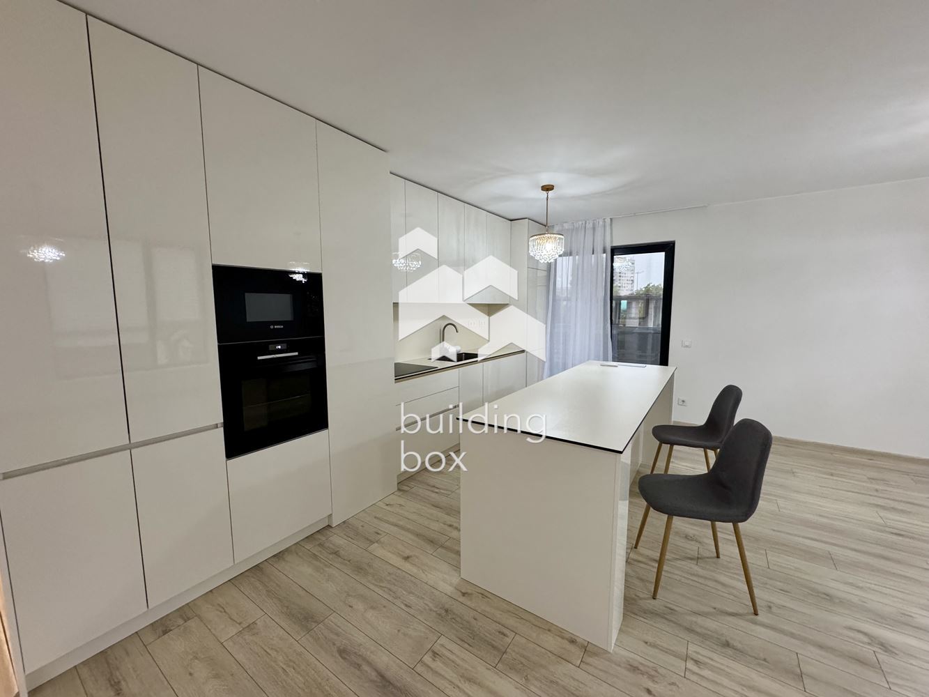 Многостаен апартамент до метро - 0