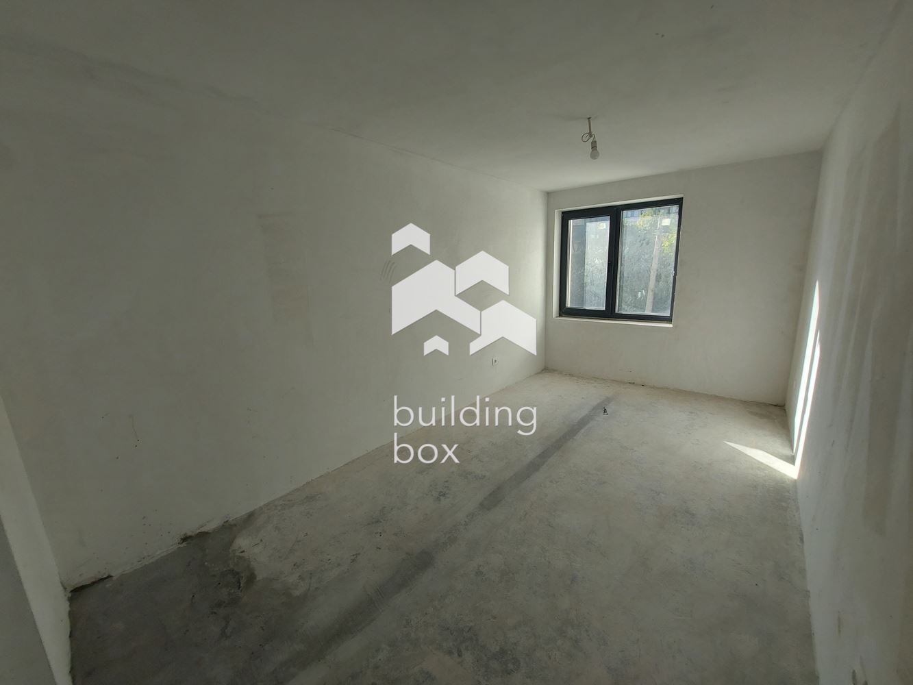 Продава четиристаен апартамент - 0