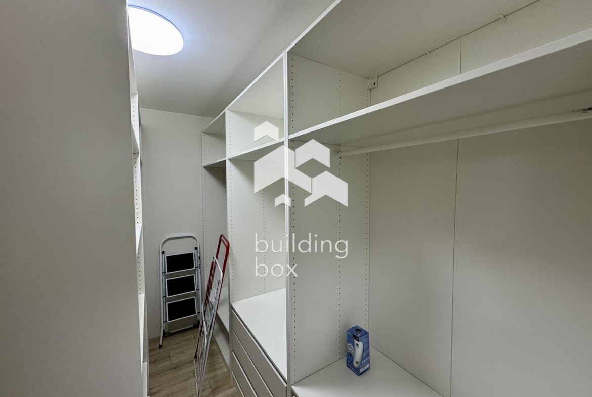 Многостаен апартамент до метро - 0