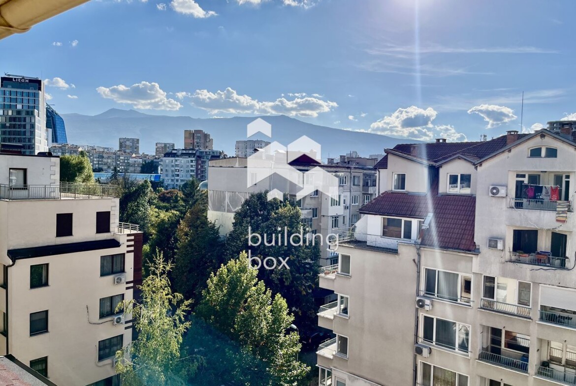 Просторен двустаен апартамент със страхотна гледка и гараж, Изток - 0