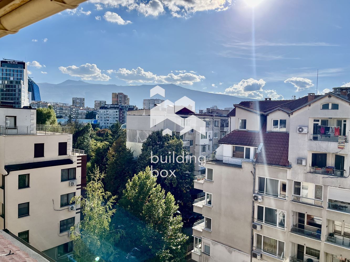 Просторен двустаен апартамент със страхотна гледка и гараж, Изток - 0