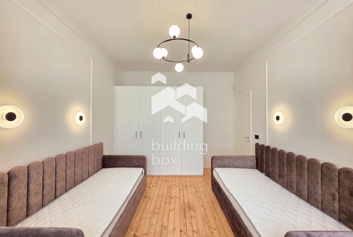 Тристаен апартамент в идеален Център - 0