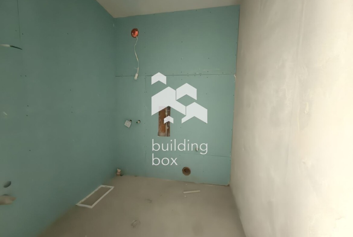 Тристаен апартамент пред АКТ16 - до "ПУ" нова сграда - 0