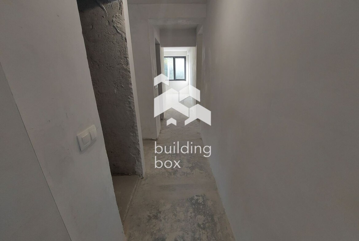 Продава четиристаен апартамент - 0