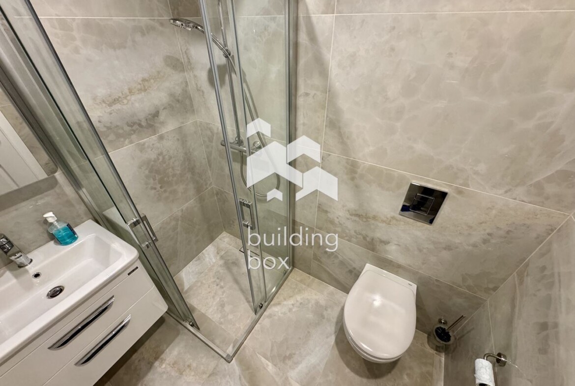 Многостаен апартамент до метро - 0