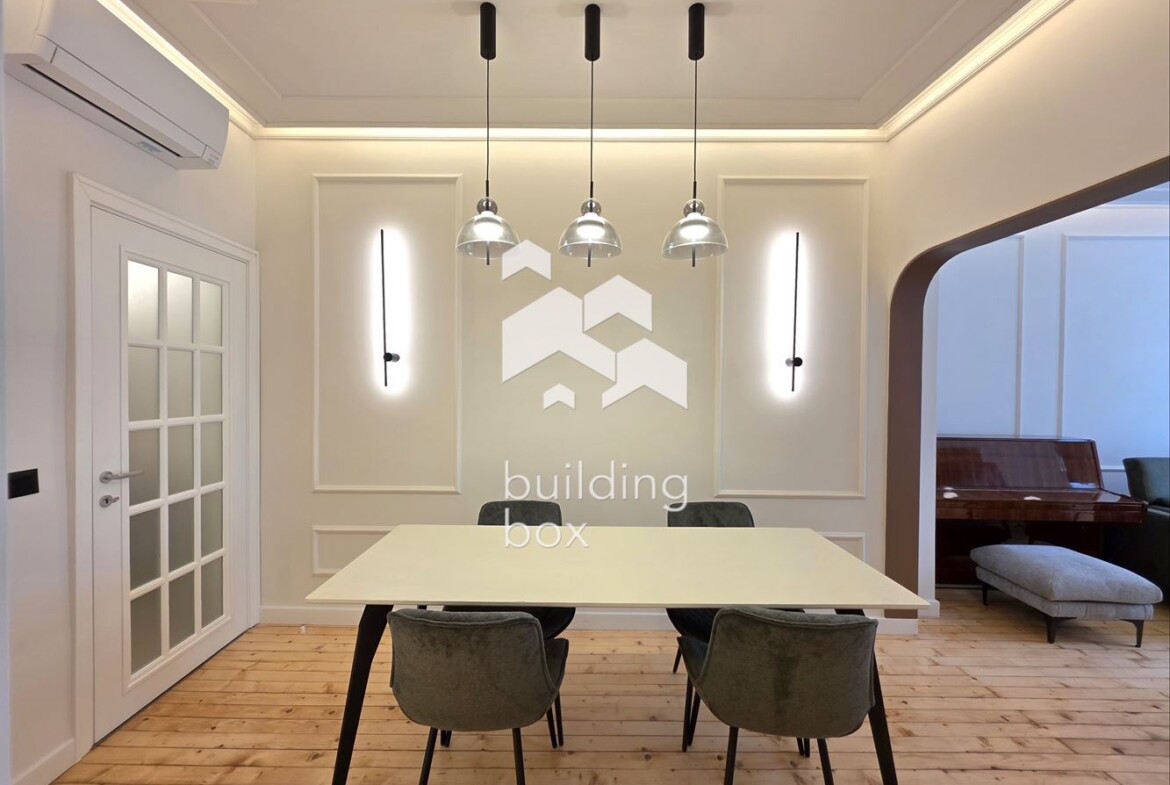 Тристаен апартамент в идеален Център - 0