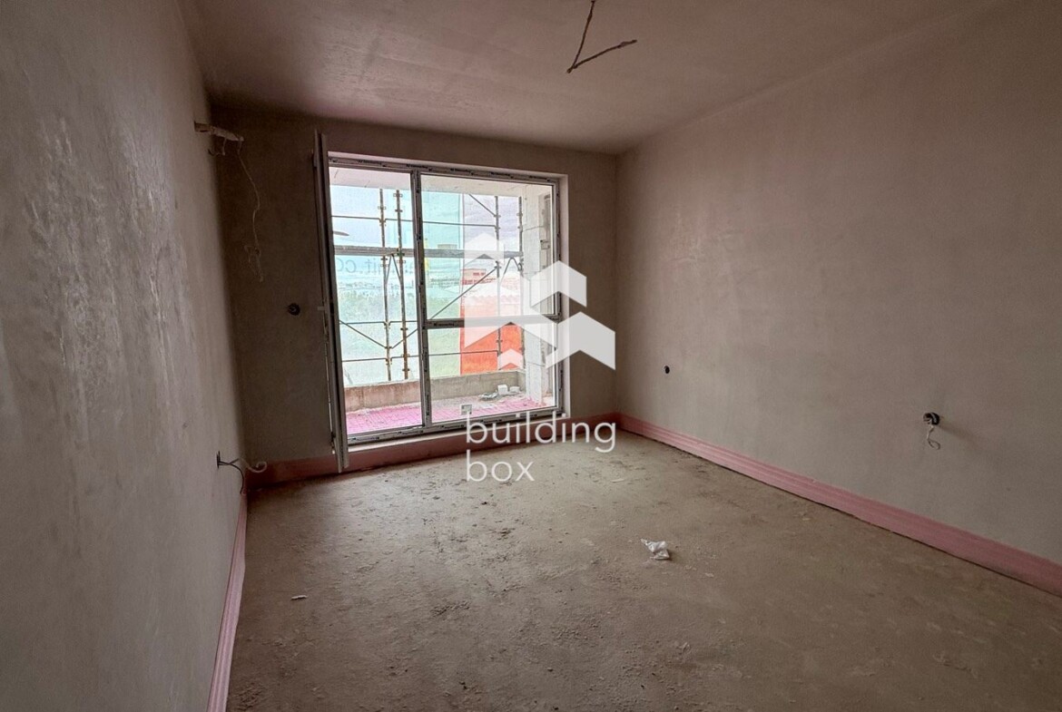 Тристаен апартамент в кв. Остромила - 0