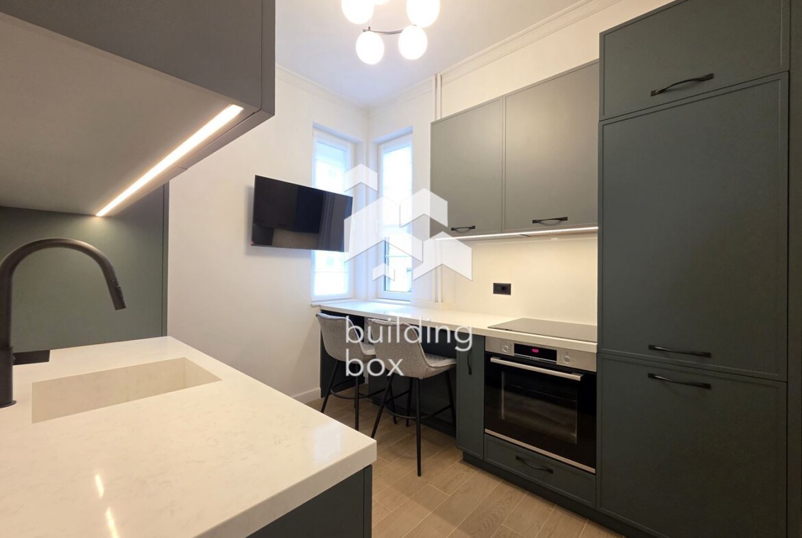 Тристаен апартамент в идеален Център - 0