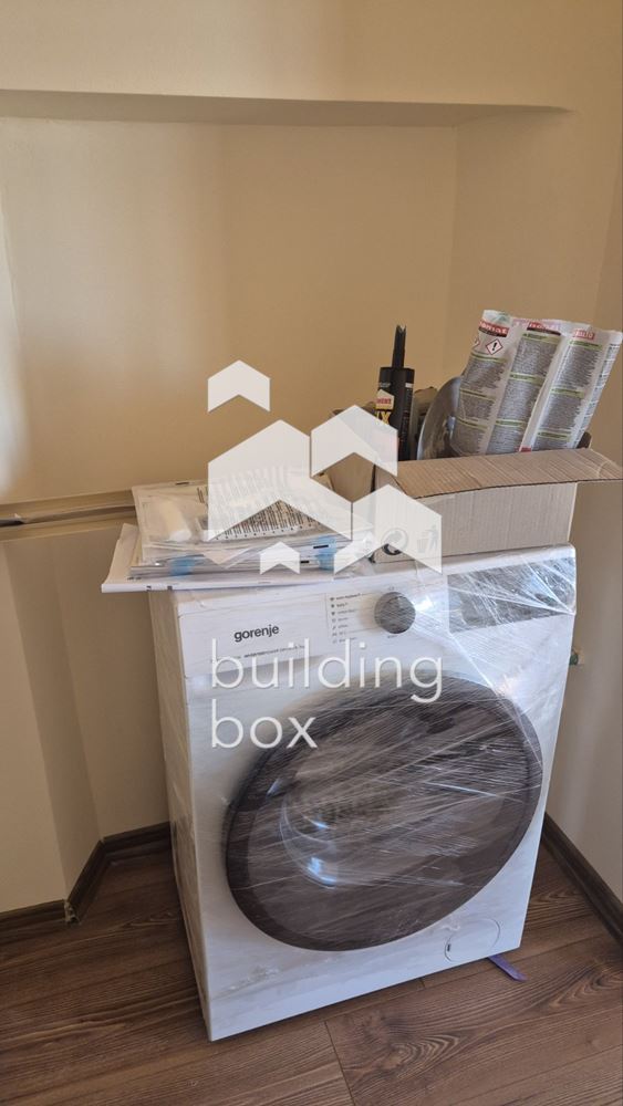 Тристаен преустроен от двустаен апартамент срещу х.Санкт Петербург - 0