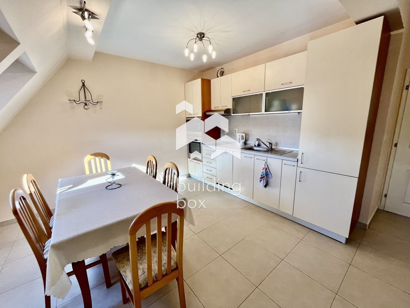 Просторен двустаен апартамент със страхотна гледка и гараж, Изток - 0