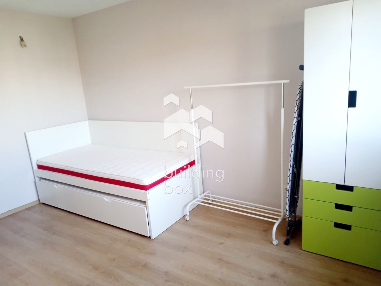 Просторен тристаен апартамент в затворен комплекс в кв. Витоша - 0