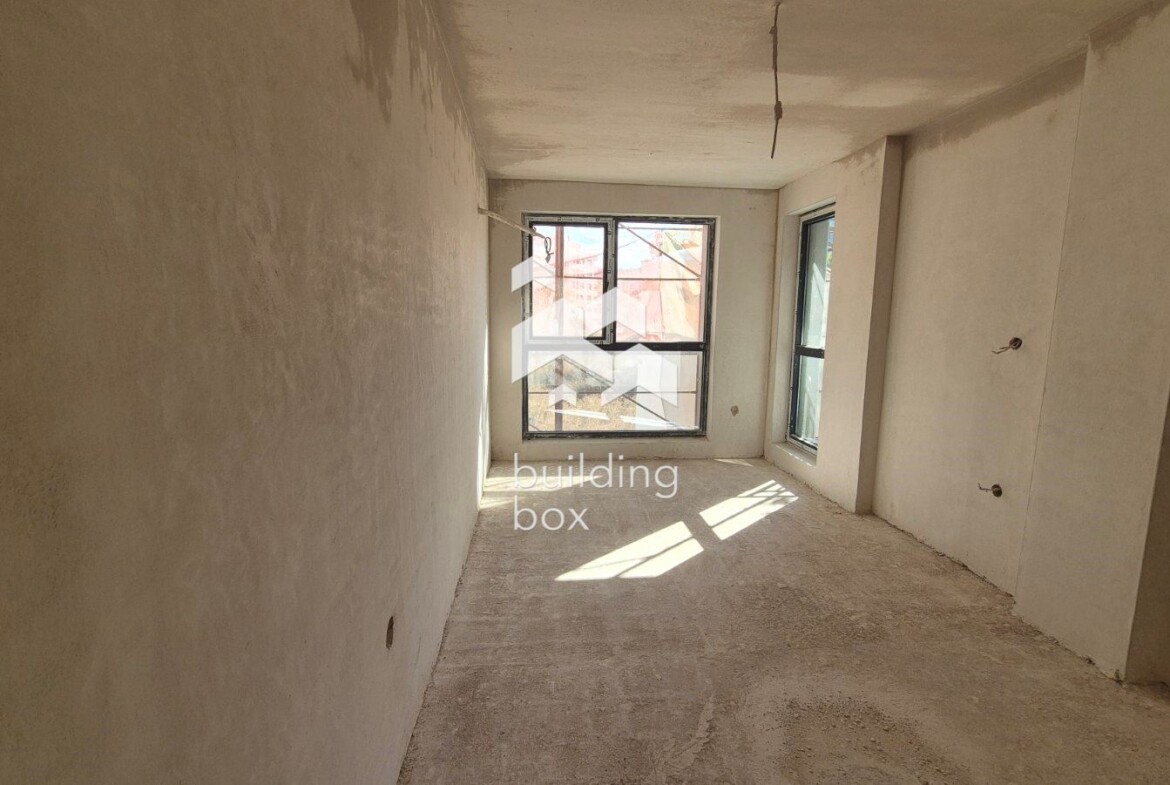 Тристаен апартамент - кв. Христо Смирненски - 0