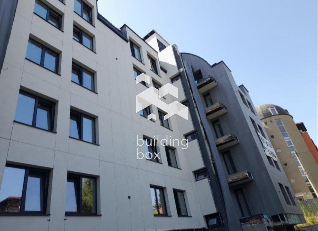 Продава четиристаен апартамент - 0