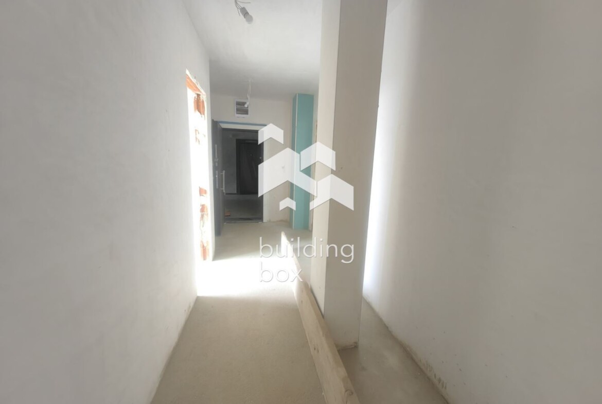 Тристаен апартамент пред АКТ16 - до "ПУ" нова сграда - 0