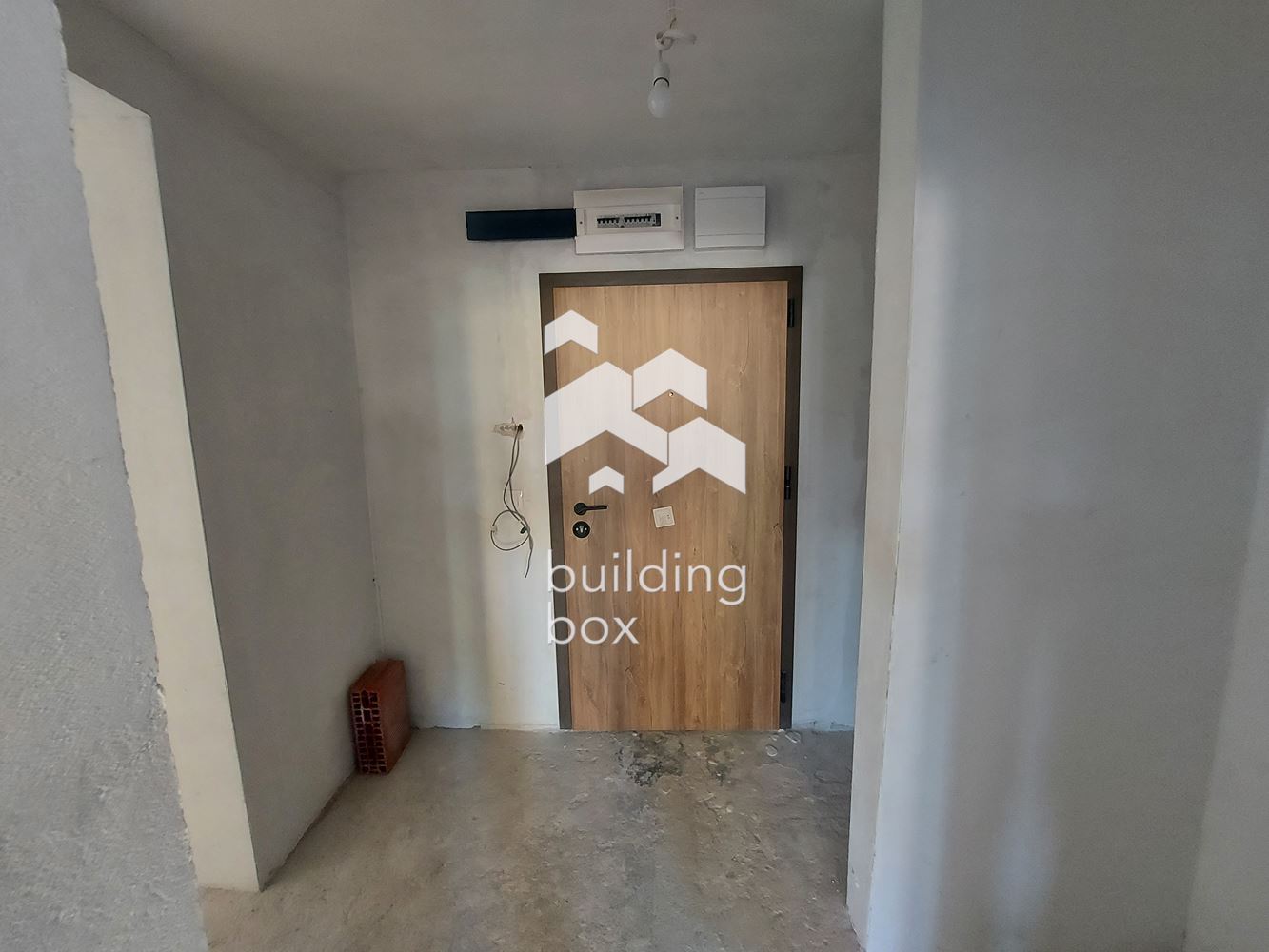 Продава четиристаен апартамент - 0