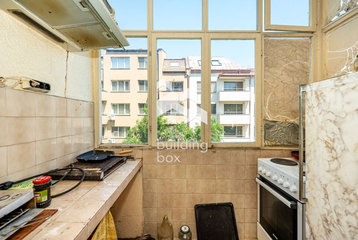 Тристаен апартамент до Събота пазара - 0