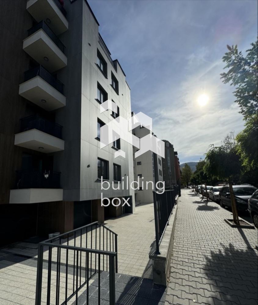 Продава четиристаен апартамент - 0