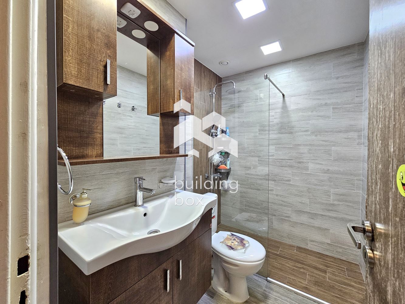 Обзаведен тристаен апартамент - кв. Люлин 3 - 0