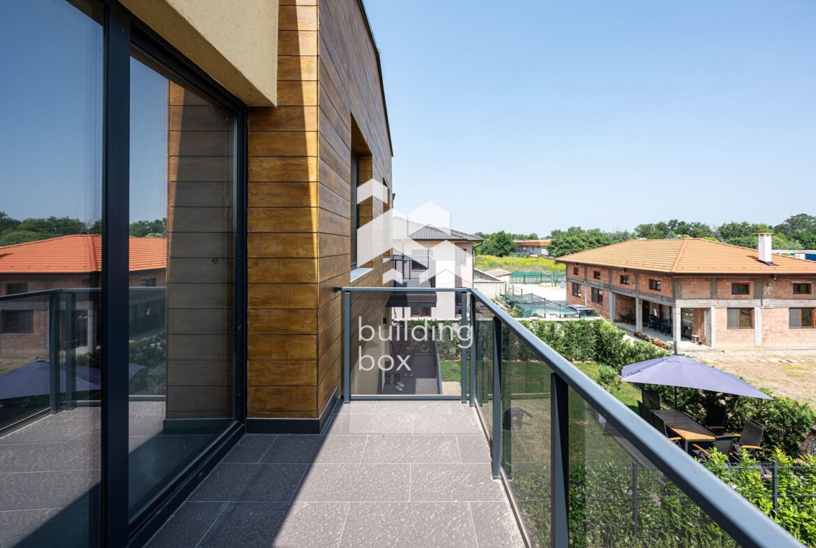 Двуетажна къща с АКТ 16 - кв. Западен - 0