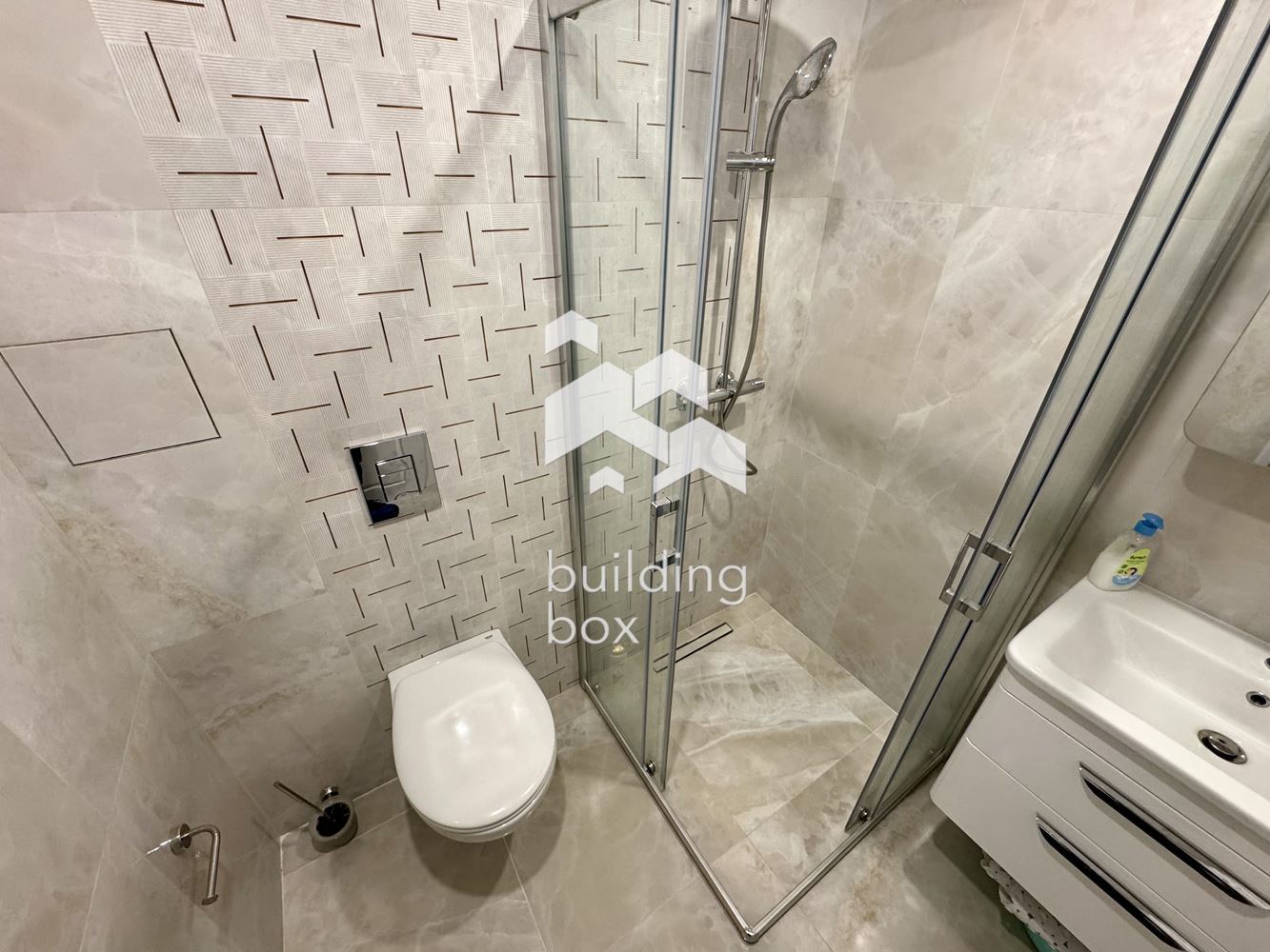 Многостаен апартамент до метро - 0