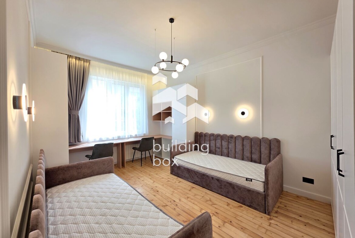 Тристаен апартамент в идеален Център - 0