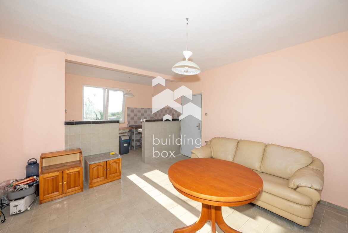 Двуетажна къща на плоча - готова за живеене - 0