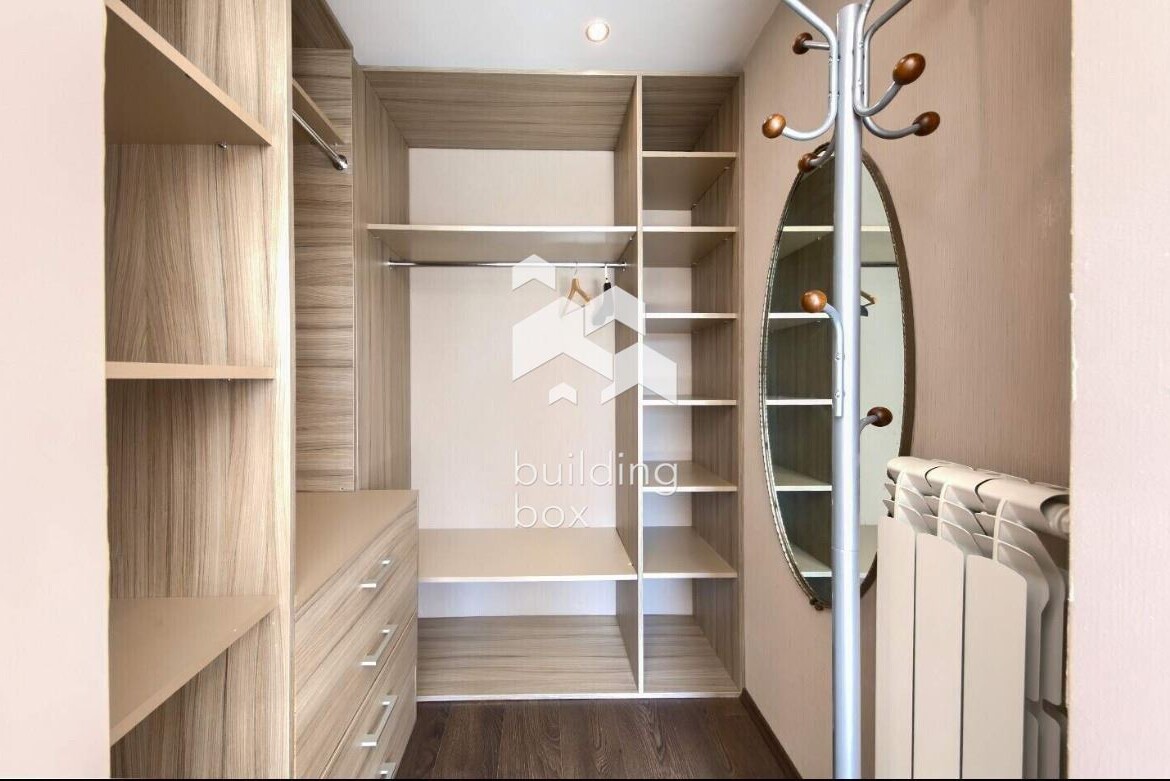 Просторен тристаен апартамент във висок клас затворен комплекс в кв. Витоша - 0