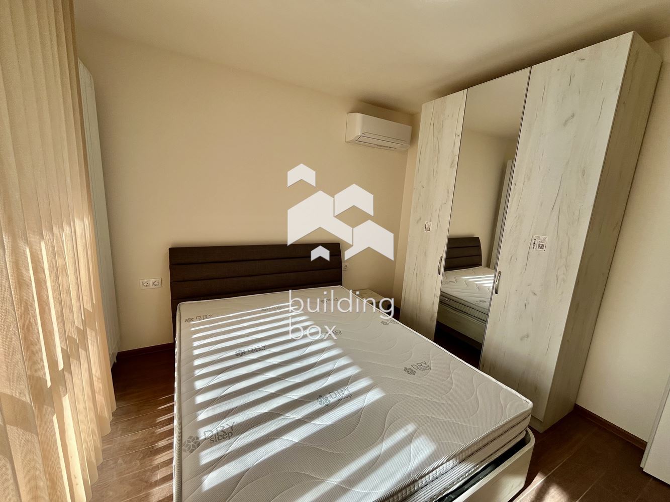 Чисто нов тристаен апартамент, ул. Флора - 0