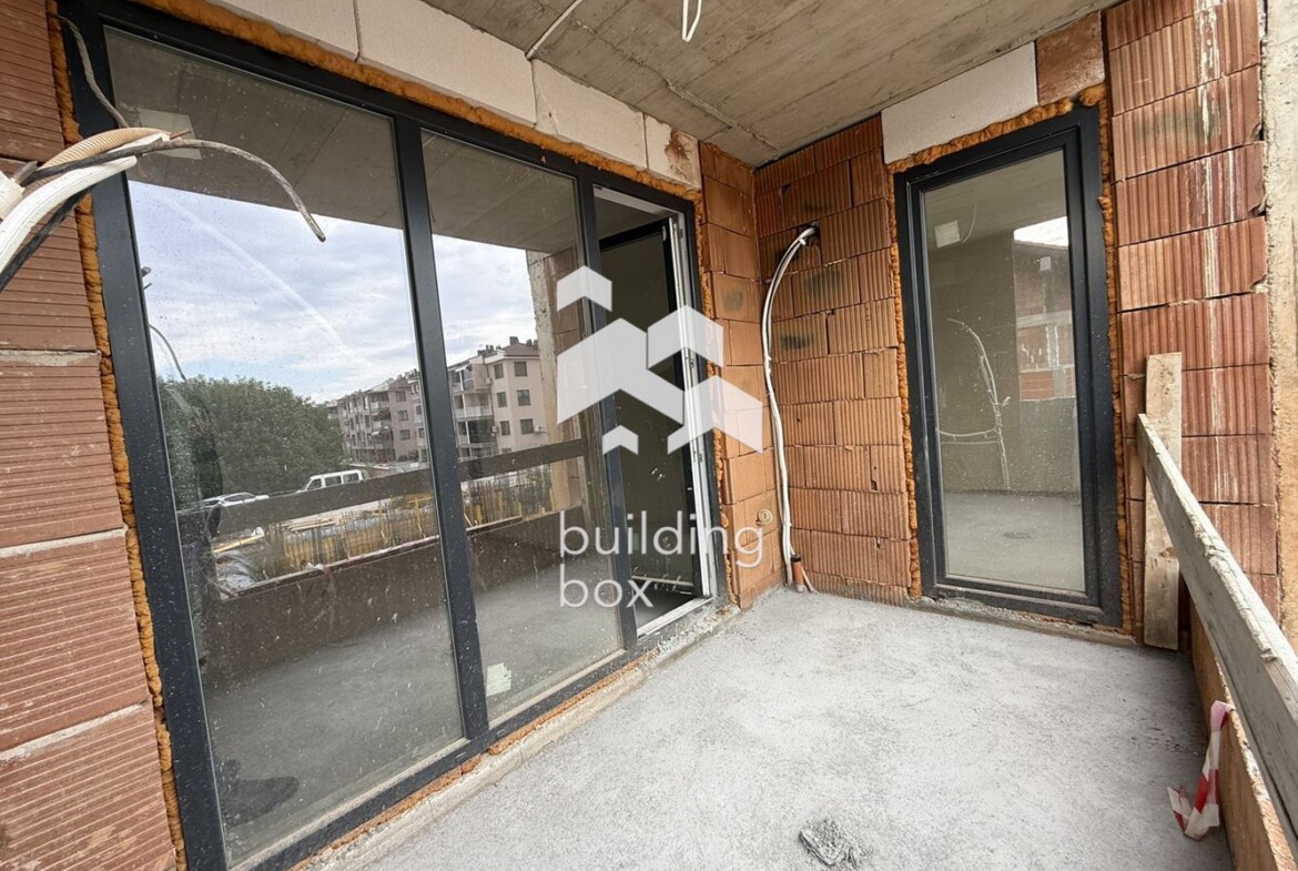 Тристаен апартамент - кв. Остромила - 0