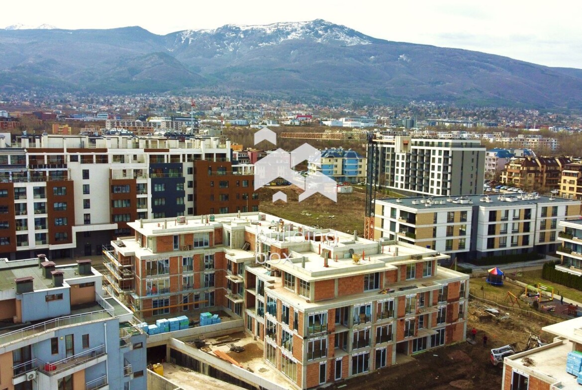 Четиристаен апартамент в ж.к. Витоша - 0