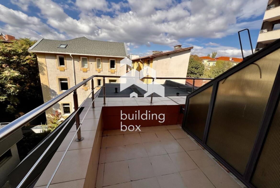 Тристаен апартамент в идеален Център - 0