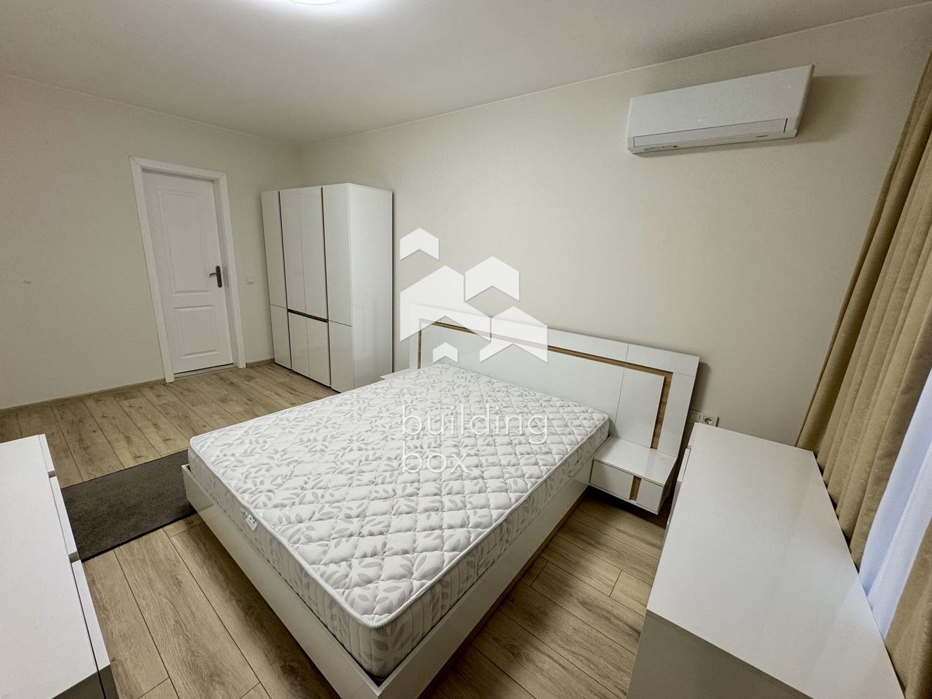 Многостаен апартамент до метро - 0