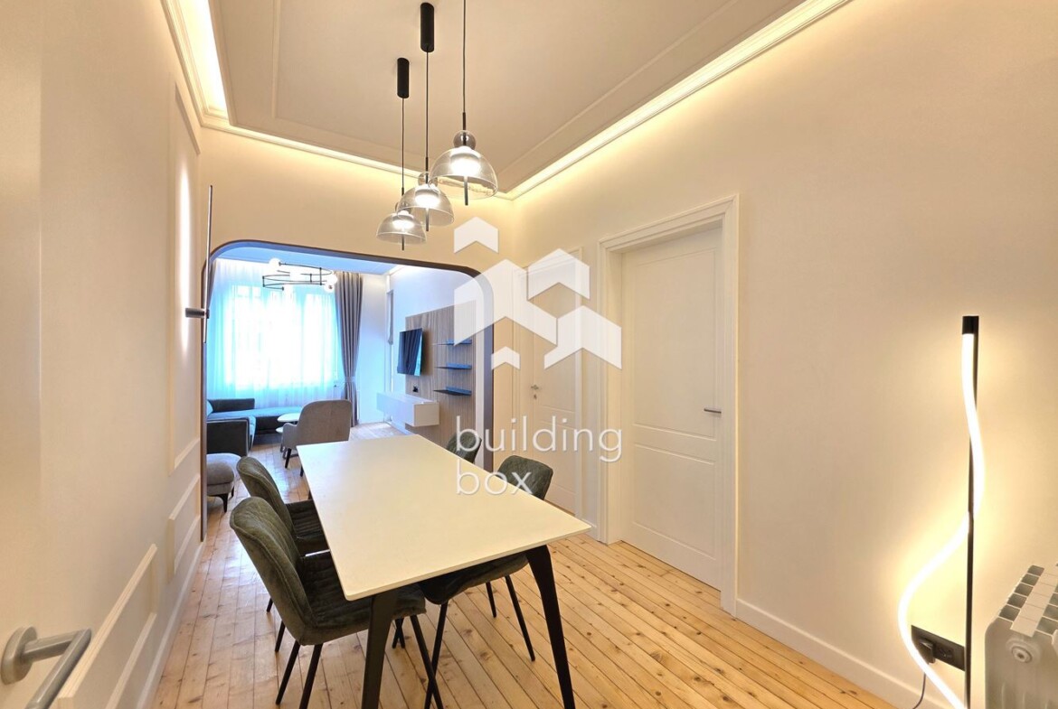 Тристаен апартамент в идеален Център - 0