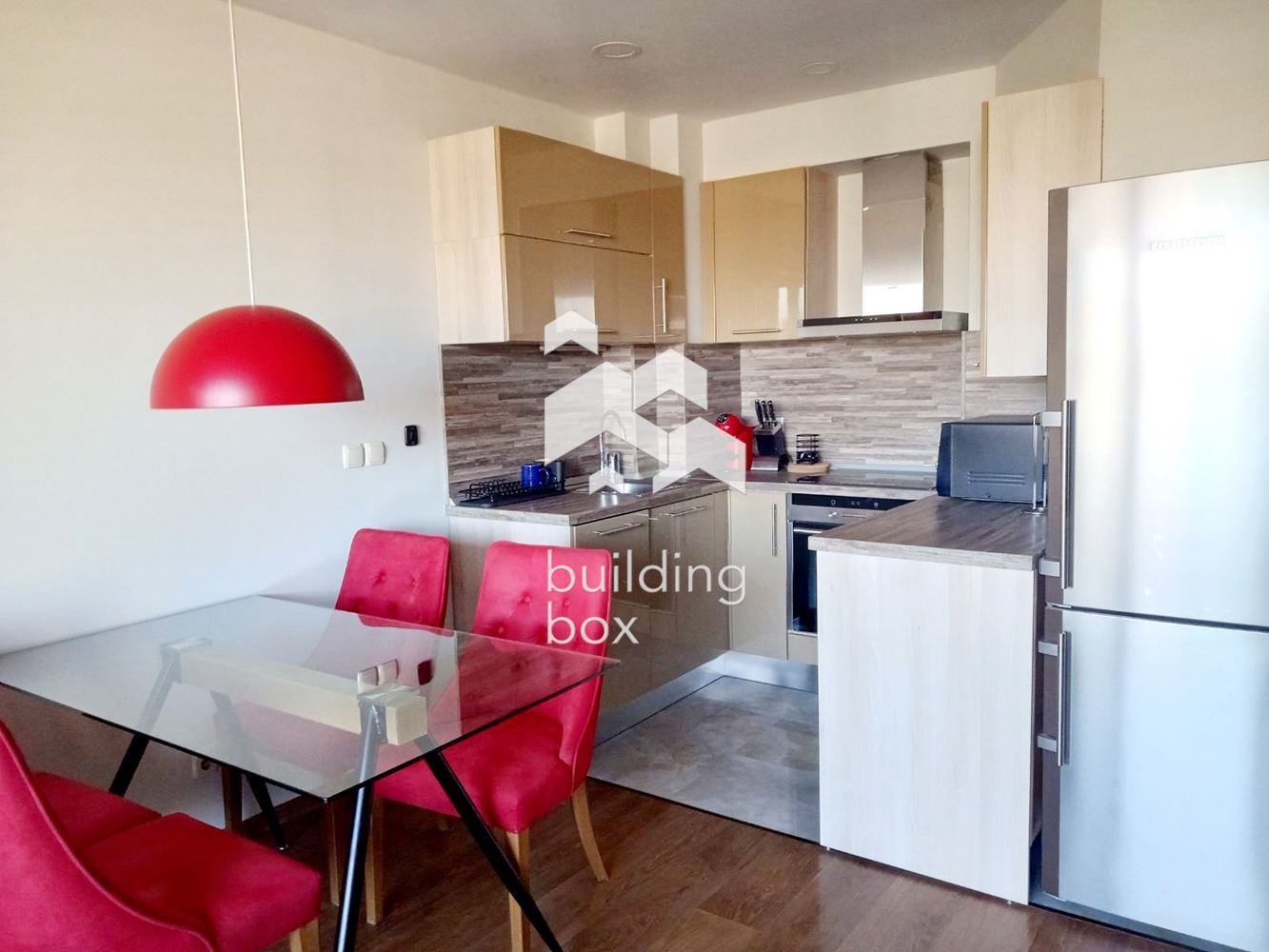 Просторен тристаен апартамент в затворен комплекс в кв. Витоша - 0