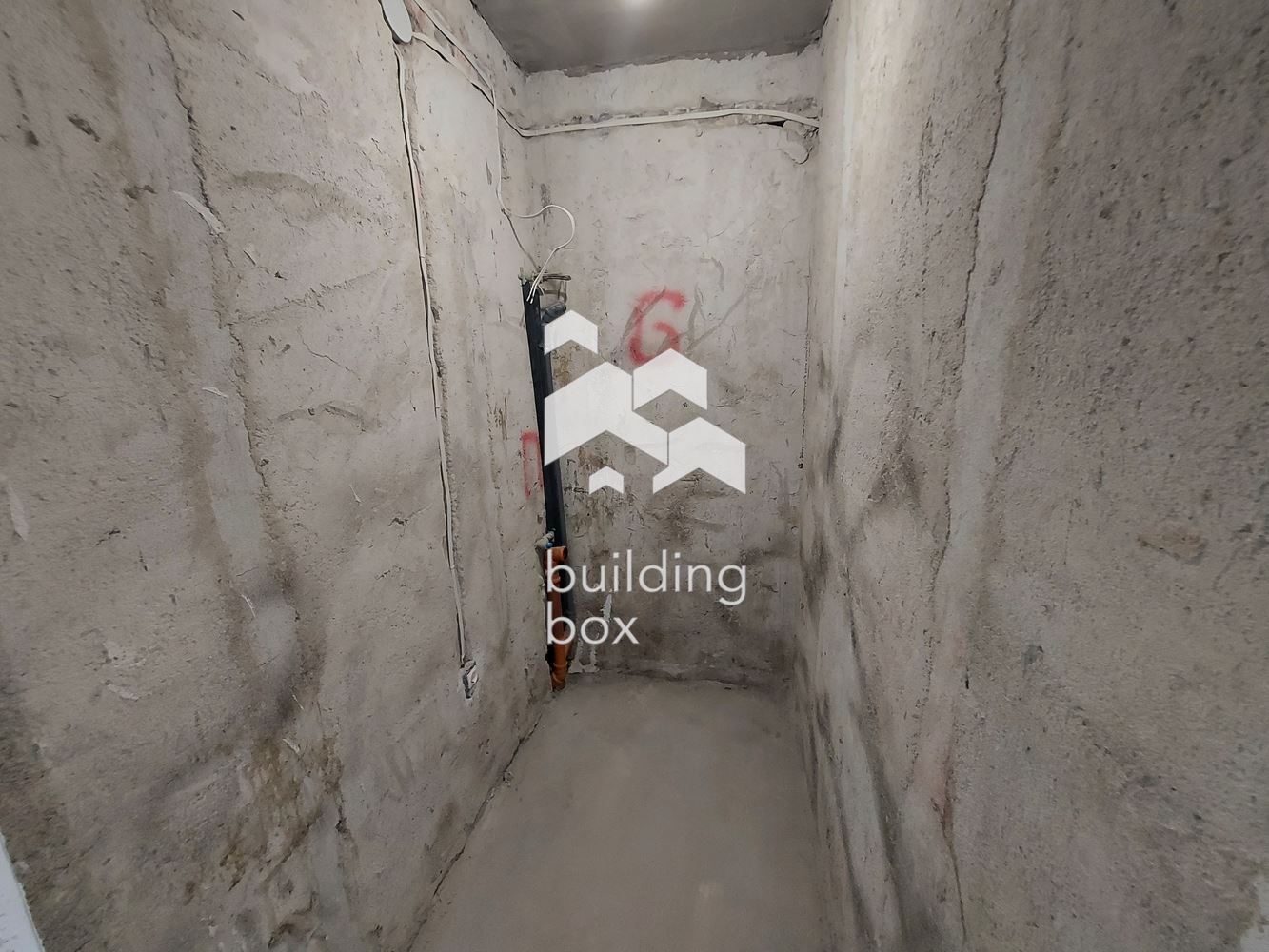 Продава четиристаен апартамент - 0