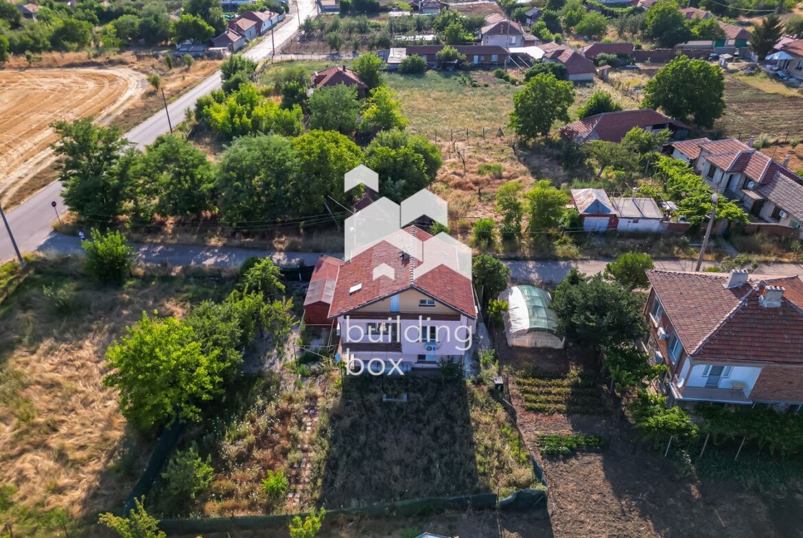 Двуетажна къща на плоча - готова за живеене - 0