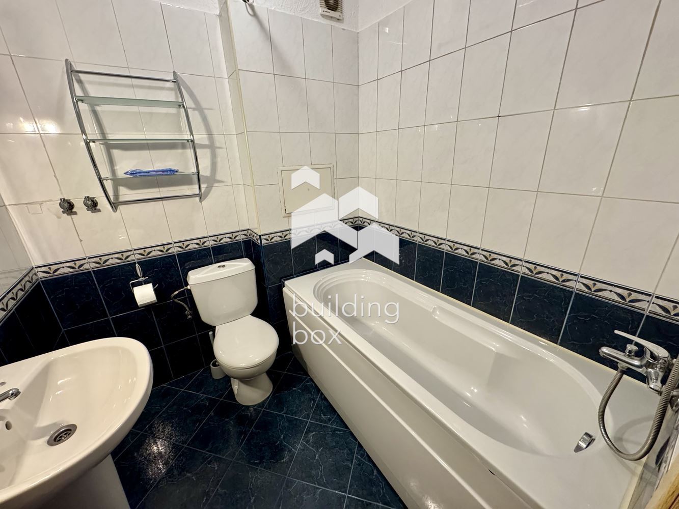 Двустаен апартамент в Изток, точно до метро - 0