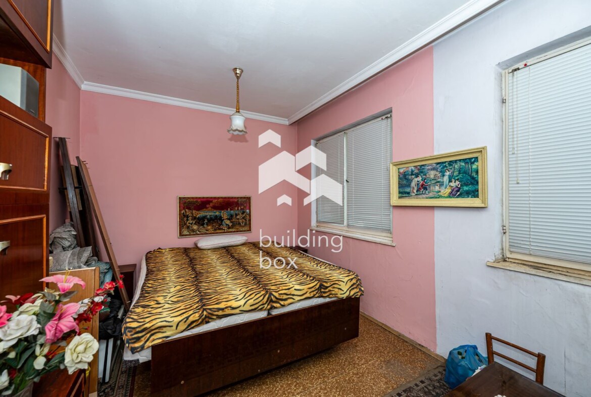 Тристаен апартамент до Събота пазара - 0