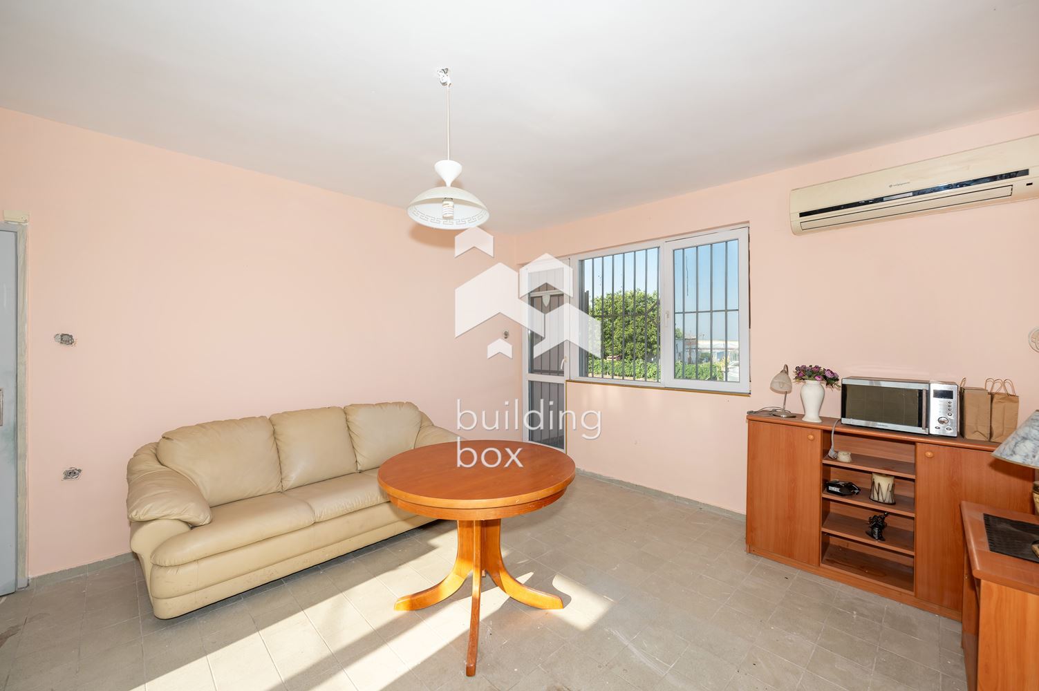 Двуетажна къща на плоча – готова за живеене