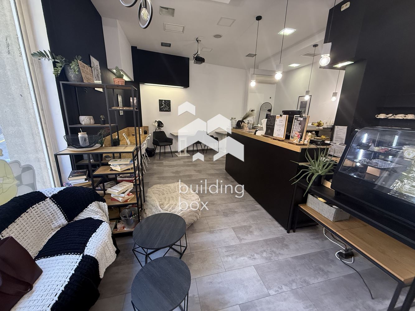 Търговско помещение, Младост 1А