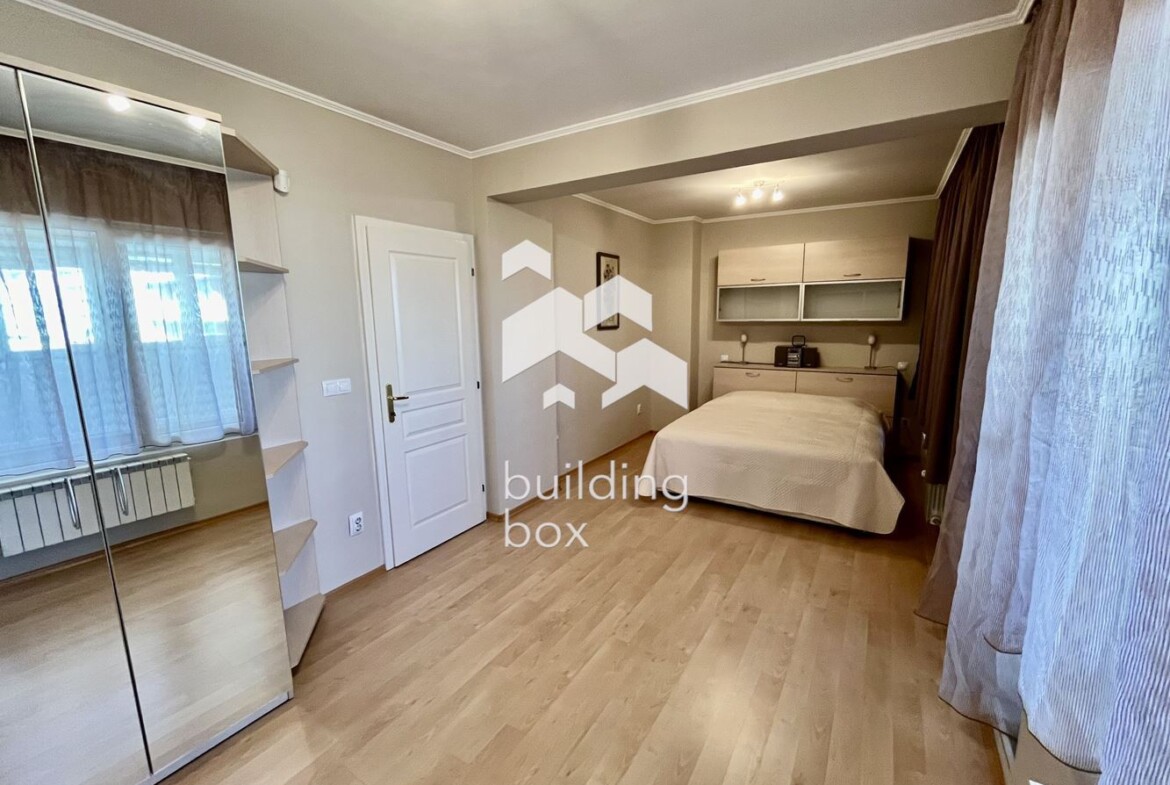 Просторен двустаен апартамент със страхотна гледка и гараж, Изток - 0