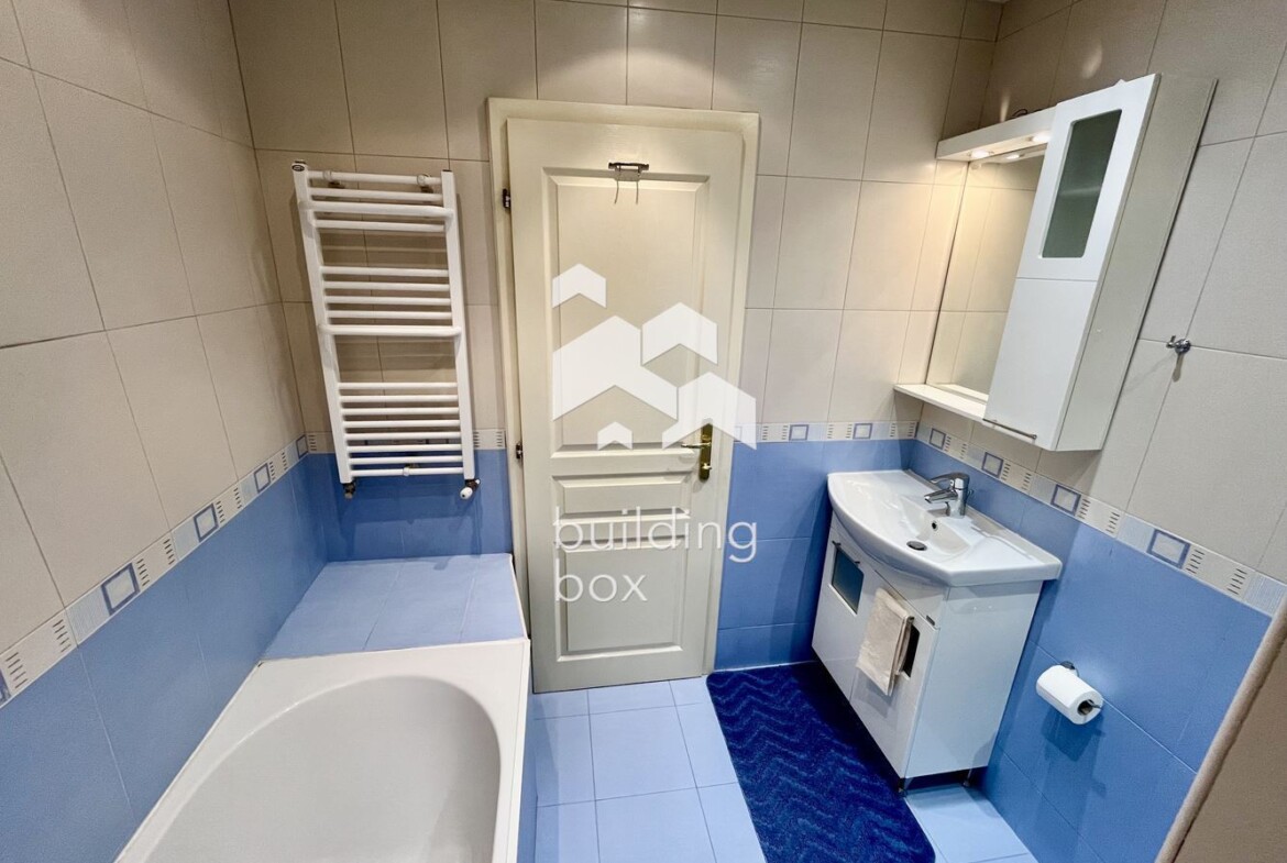 Просторен двустаен апартамент със страхотна гледка и гараж, Изток - 0