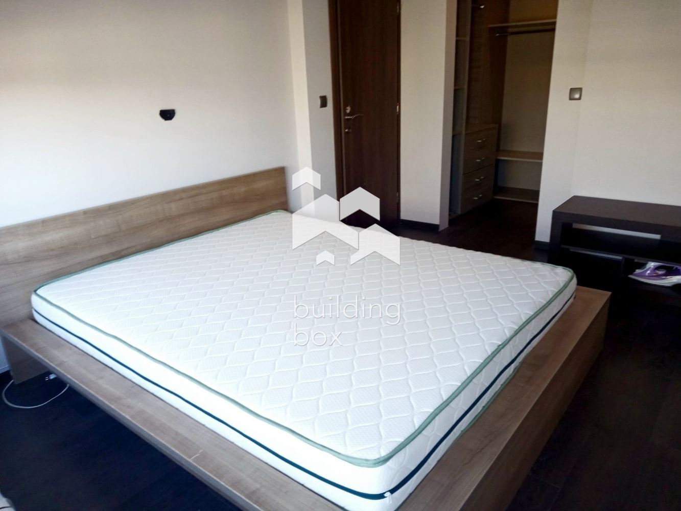 Просторен тристаен апартамент във висок клас затворен комплекс в кв. Витоша - 0