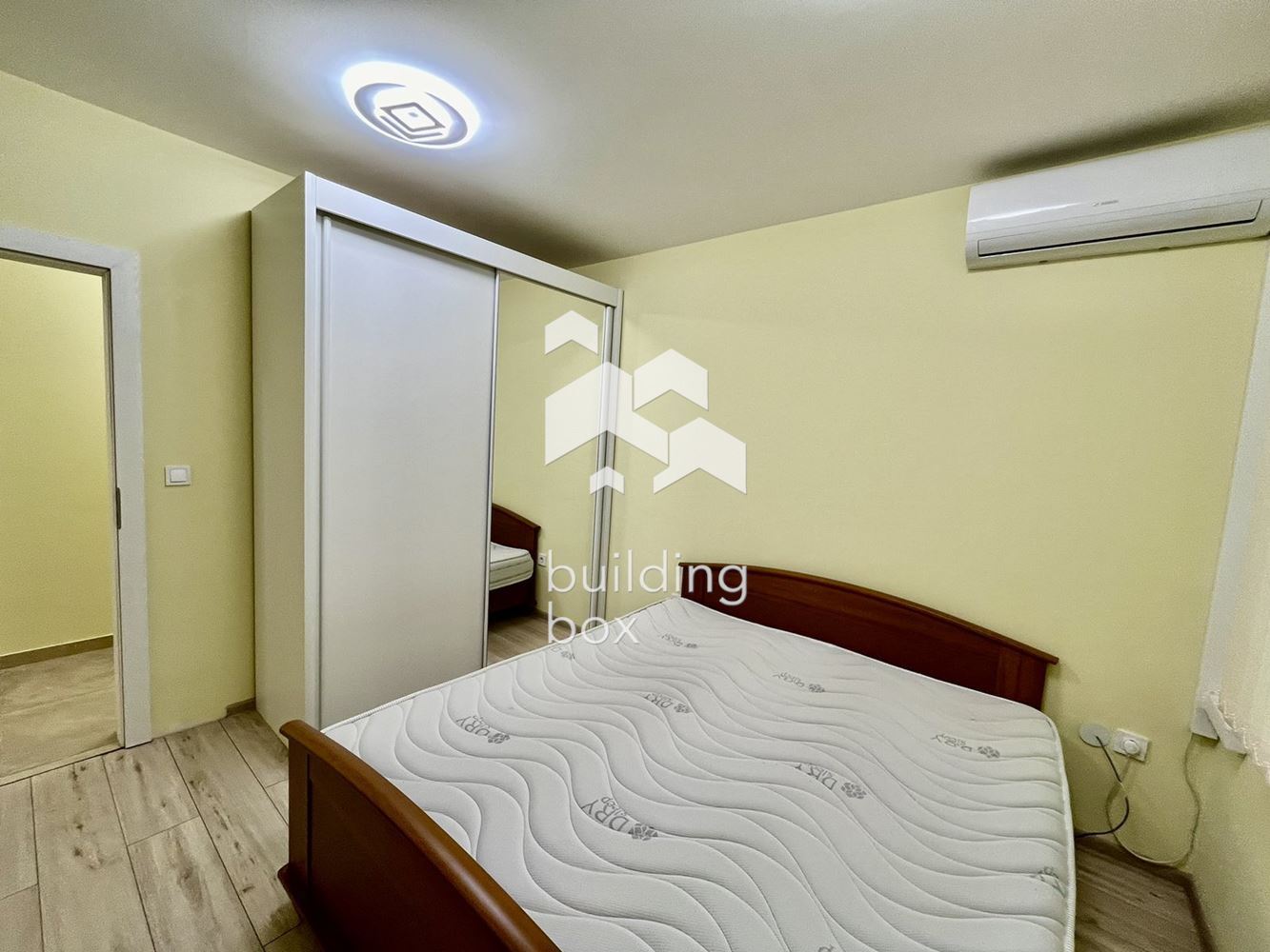 Тристаен апартамент, ул. Флора - 0