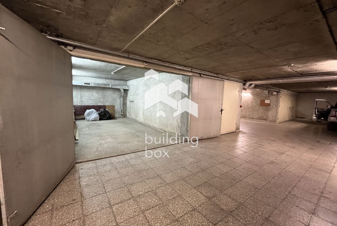 Просторен двустаен апартамент със страхотна гледка и гараж, Изток - 0