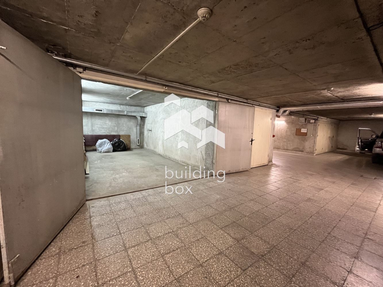 Просторен двустаен апартамент със страхотна гледка и гараж, Изток - 0