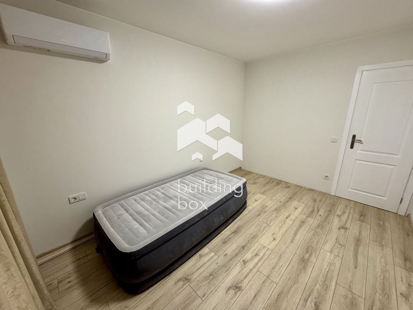 Многостаен апартамент до метро - 0