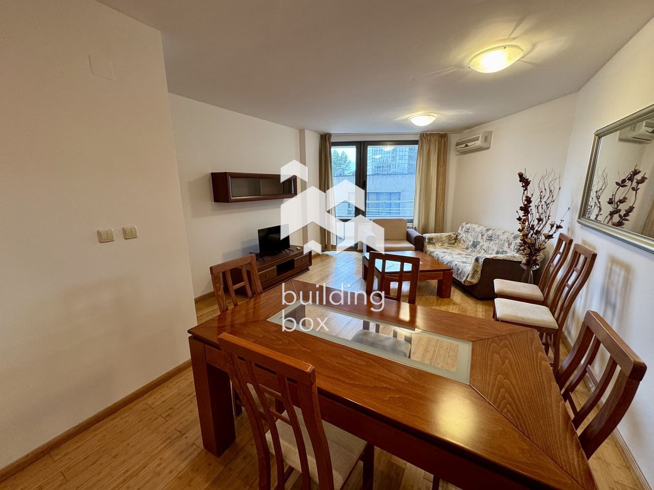 Двустаен апартамент в Изток, точно до метро - 0