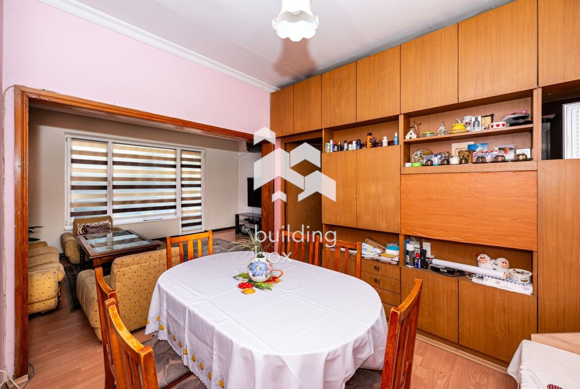 Тристаен апартамент до Събота пазара - 0